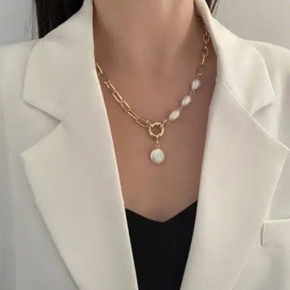 Pearl Necklace - Picture 7 of 8